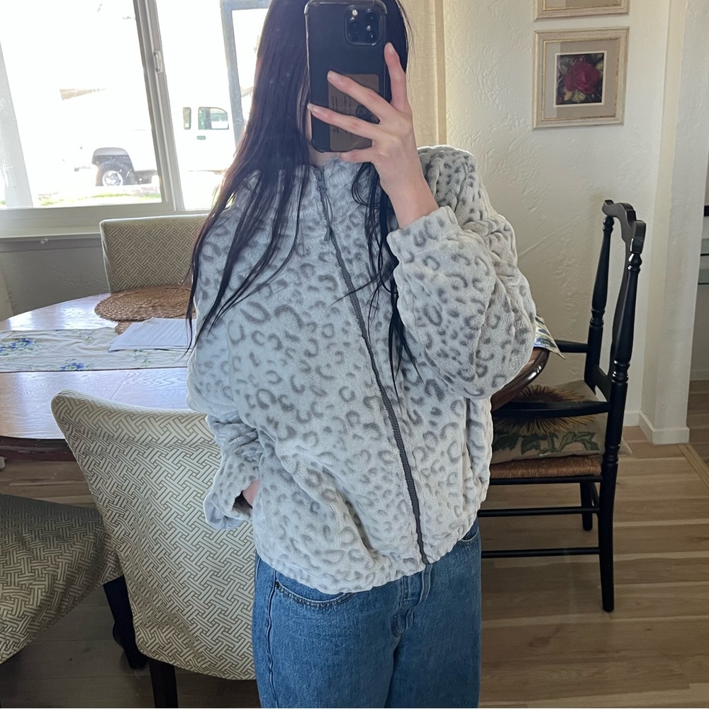 Olive & Oak Leopard print sweater